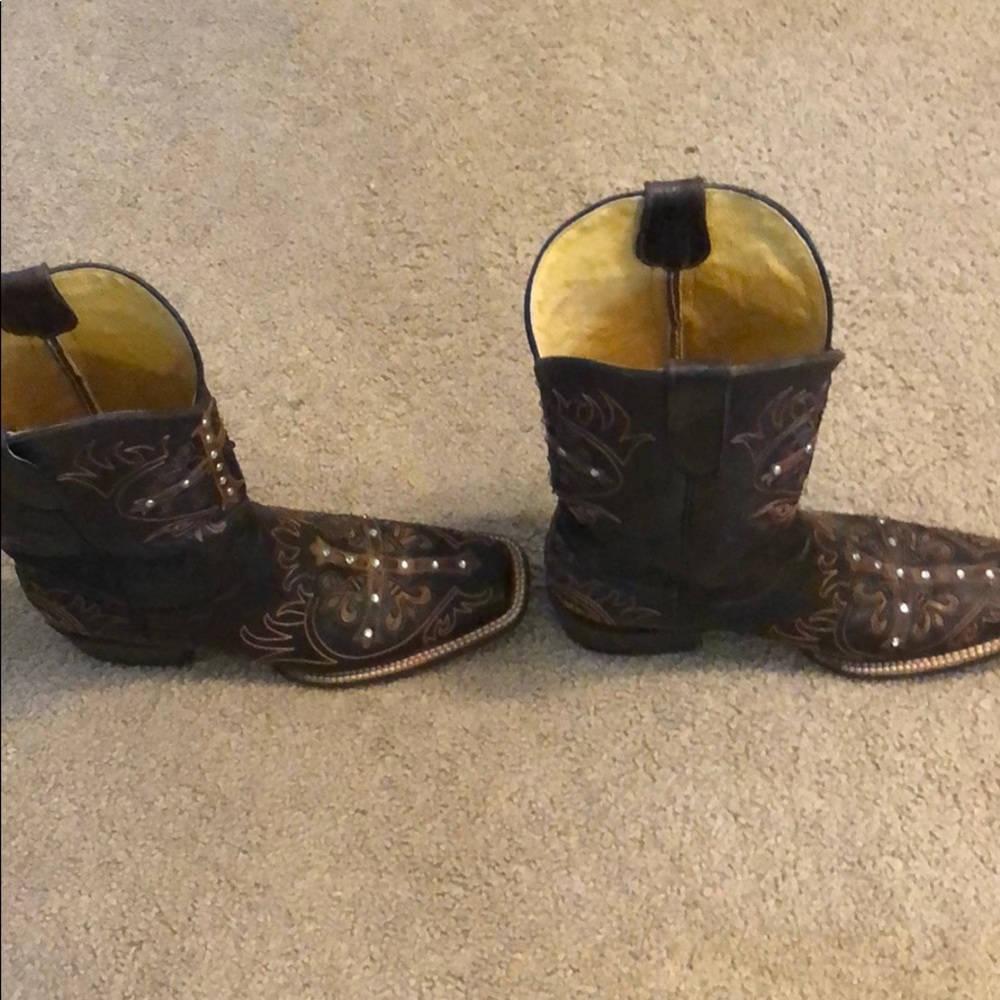 Boots - Picture 2 of 8